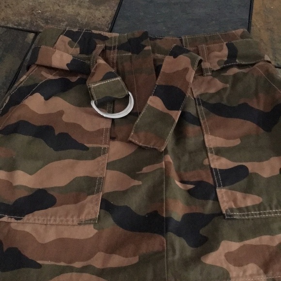H&M Divided, camouflage skirt size 2 - Picture 2 of 9